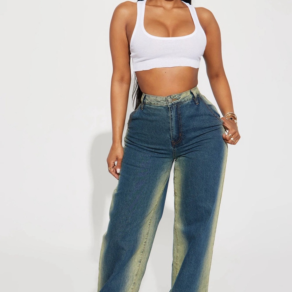 Fashion Nova Jeans never worn comes with tags. size 7